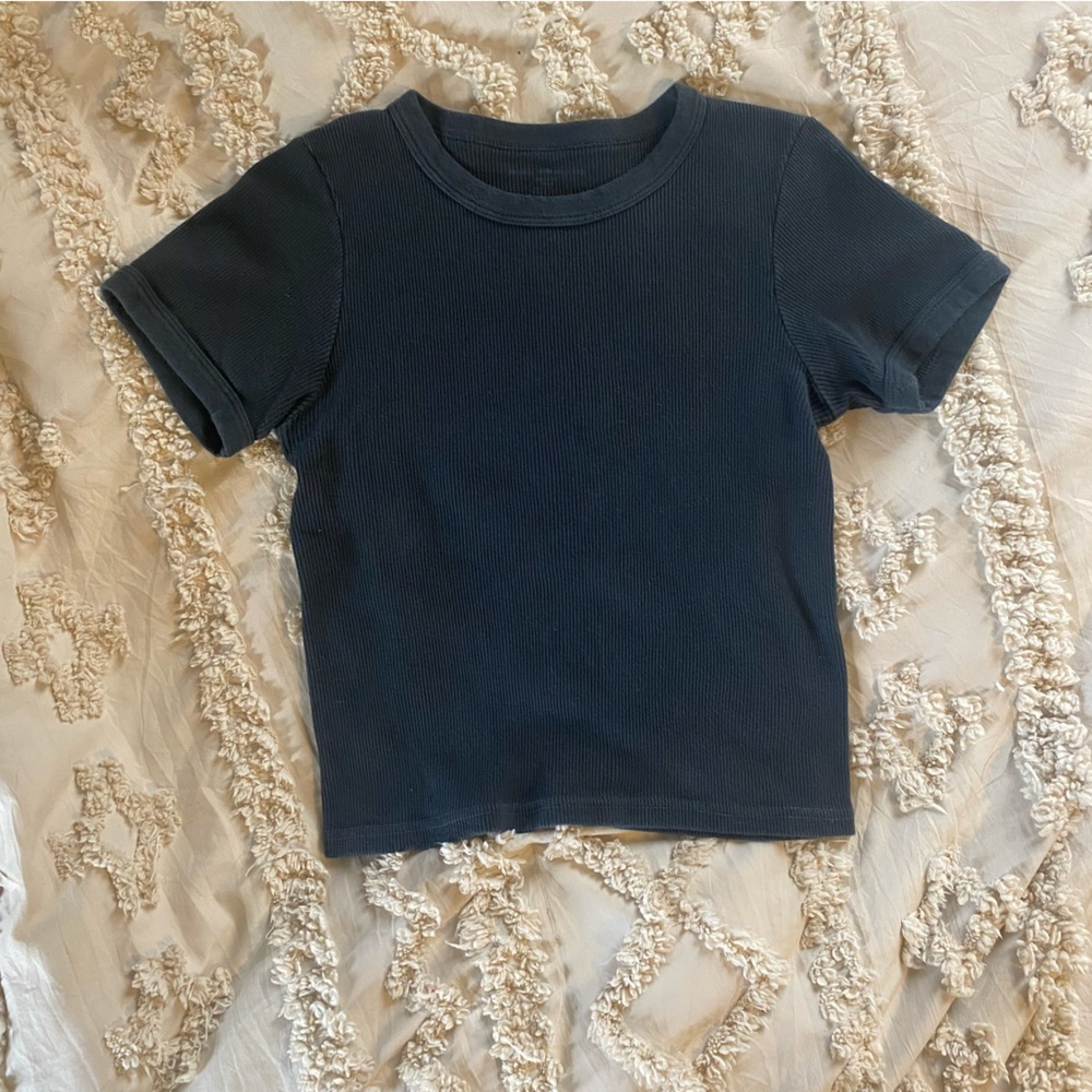 black brandy melville baby tee
